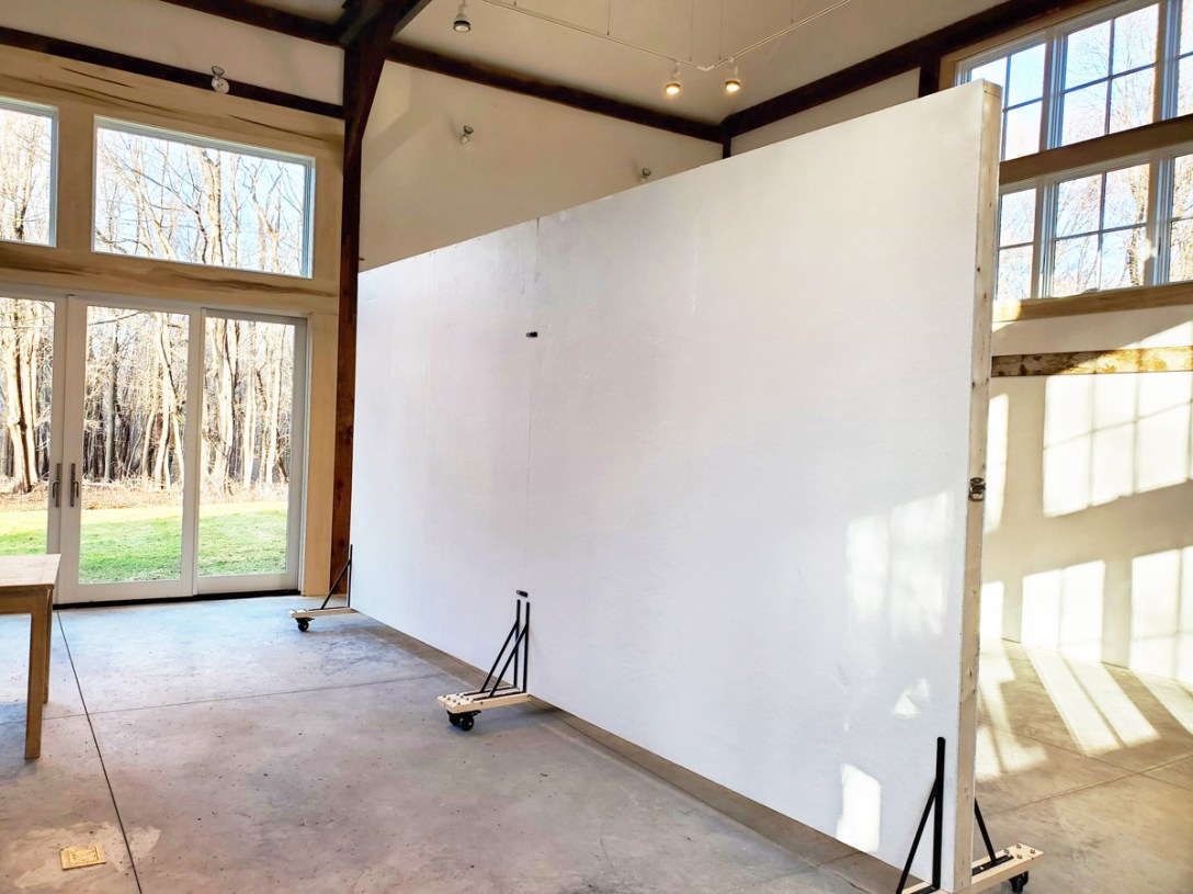 Rolling display wall